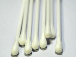  cotton swabs .