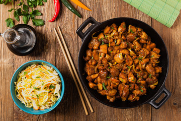 Sweet, caramelized fried chicken with soy sauce in Vietnamese.