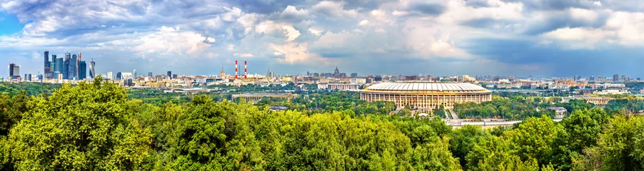 Foto op Plexiglas Panorama van Moskou met het Loezjniki-stadion en het zakendistrict van de stad Moskou © Leonid Andronov