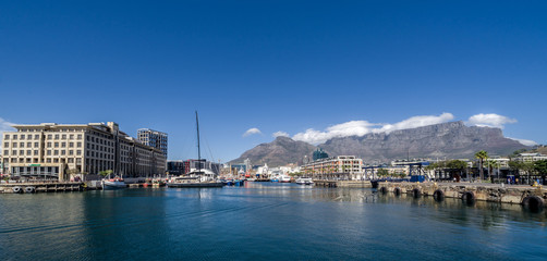Obraz premium Marina view Cape town,boats, mountains in the back, South Africa