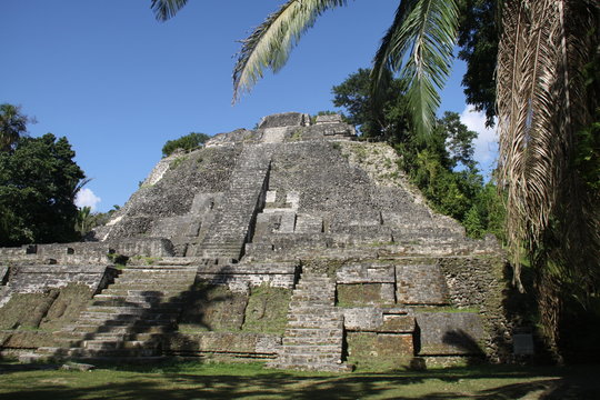 Lamanai pyramid