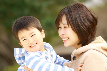 笑顔の親子
