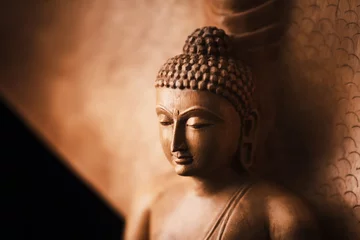 Papier Peint photo Bouddha Bouddha dans une pose de méditation, sous la protection du roi du nag - Mukalinda. Figure isolée sur fond noir.