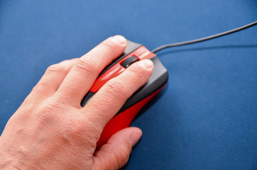 mouse lies on the rug, the user clicks on the mouse with a computer