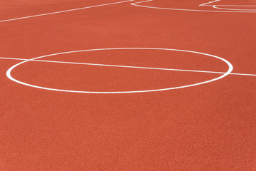 Basketballfeld mit diversen Linien