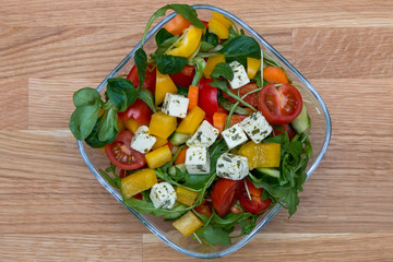 Eine Schüssel griechischer Salat