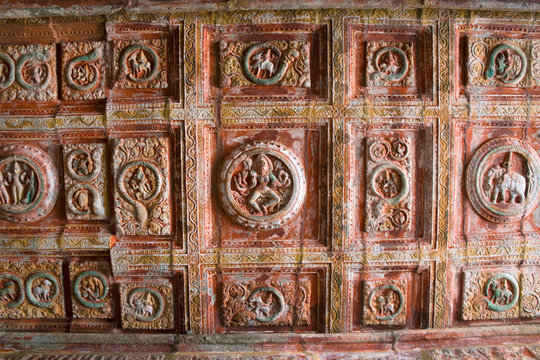 Sulptures and carvings on the ceiling, Nataraja mandapa, Airavatesvara Temple complex, Darasuram, Tamil Nadu