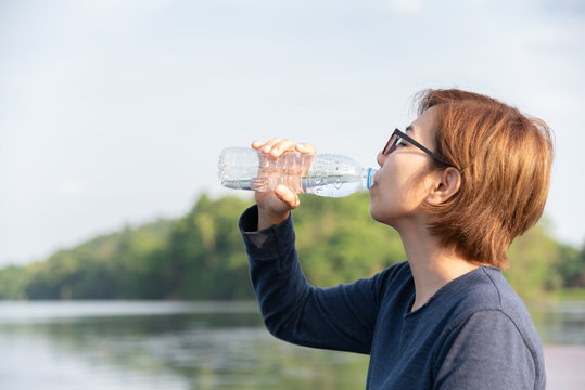 Woman traveler drinking water.