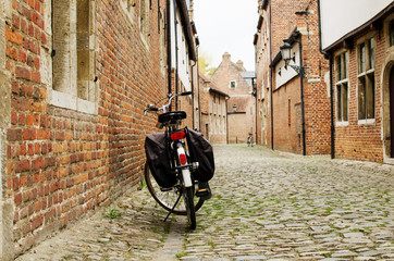 Bicycle leaning against the wall in Begijnhof Leuven