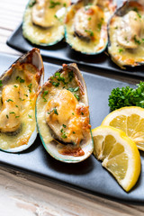 mussel baked with cheese