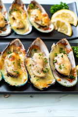 mussel baked with cheese