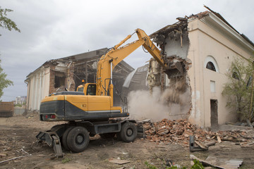 Demolition of the old building © 2707195204