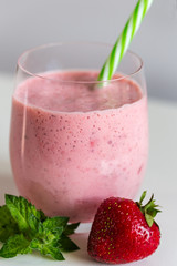 Strawberry smoothies with mint