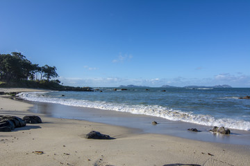 Playa de la costa de Vigo y al fondo las Islas Cies, Galicia