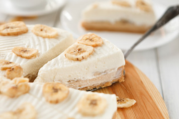 Fototapeta na wymiar Delicious banana cake on table