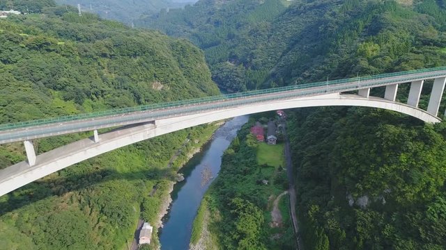 日本一の高さのアーチ橋 天翔大橋 ドローン空撮2