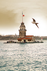 Fototapeta premium Awesome sky and Maiden's Tower (kiz kulesi) in istanbul