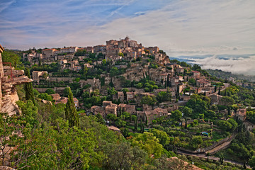 Fototapeta na wymiar Gordes, Vaucluse, Provence, France: landscape of the medieval village on the hill