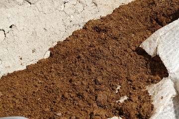 organic manure, cow manure.

