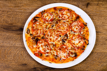 Mushroom pizza with cheese