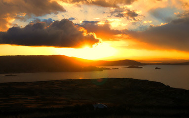 Obraz premium Sunset over Lake Titicaca in Peru