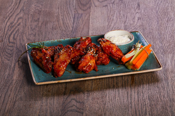 Chicken wings with dip