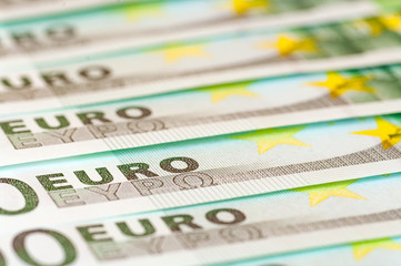 Row of 100 Euro banknotes.