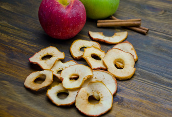 Apple chips and apples with cinnamon sticks 