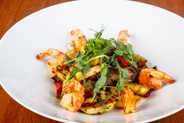 Delicious prawns with vegetables