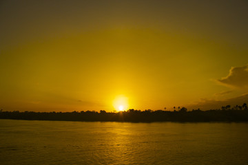【ブラジル】アマゾン川に沈む夕日