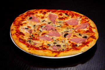 Delicious ham pizza