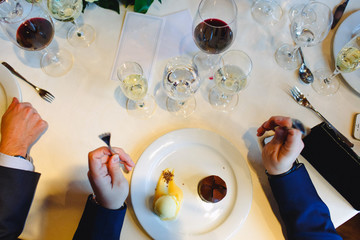 Cold desserts and wedding cakes