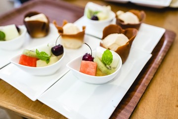 Cold desserts and wedding cakes