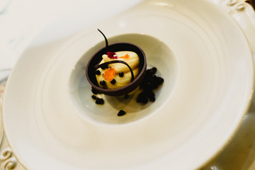 Cold desserts and wedding cakes