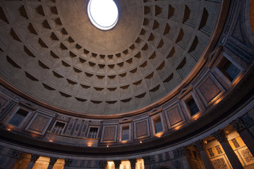 Obraz premium pantheon perspective ceiling rome italy