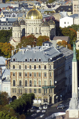 Panorama mit Freiheitsdenkmal und  Orthodoxer Kirche in Riga