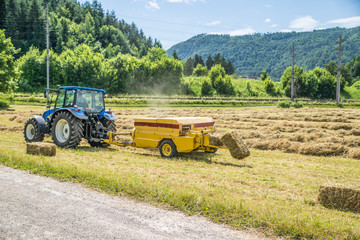 Heu Würfel Presse © Mathias Karner