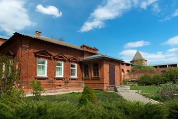 Fototapeta na wymiar House of clergy in the zaraysky Kremlin. The Town Of Zaraisk