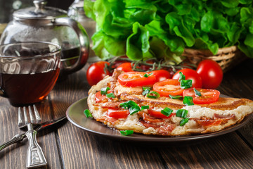 Omelette with bacon and tomatoes