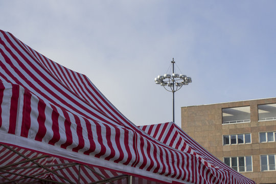 Dortmund,Friedensplatz mit Wochenmarkt und Rathaus