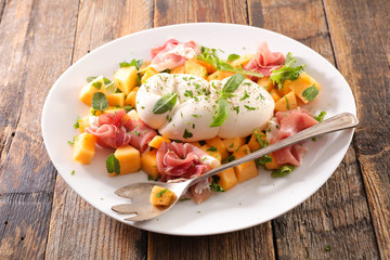 melon salad with mozzarella