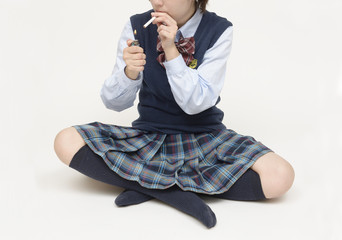 タバコを吸う女子高生