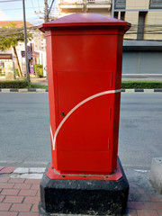 Fototapeta na wymiar red post mail box