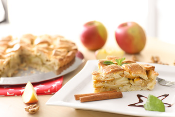 Plate with piece of delicious apple pie on table, closeup