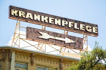 Fototapeta premium Schild 295 - Krankenpflege