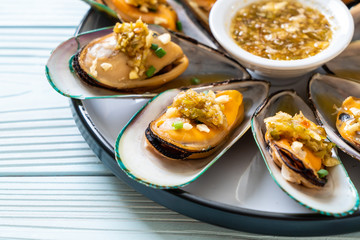 mussels with spicy seafood sauce