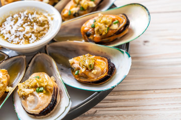 mussels with spicy seafood sauce