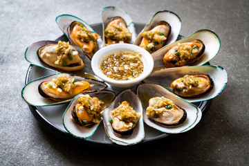 mussels with spicy seafood sauce