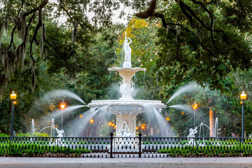 Fountain in Forsyth Park, Savannah, Georgia - obrazy, fototapety, plakaty