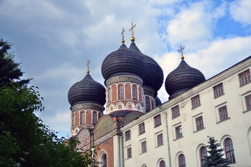 Fototapeta na wymiar Intercession church in Izmailovo manor, Moscow. Popular landmark.